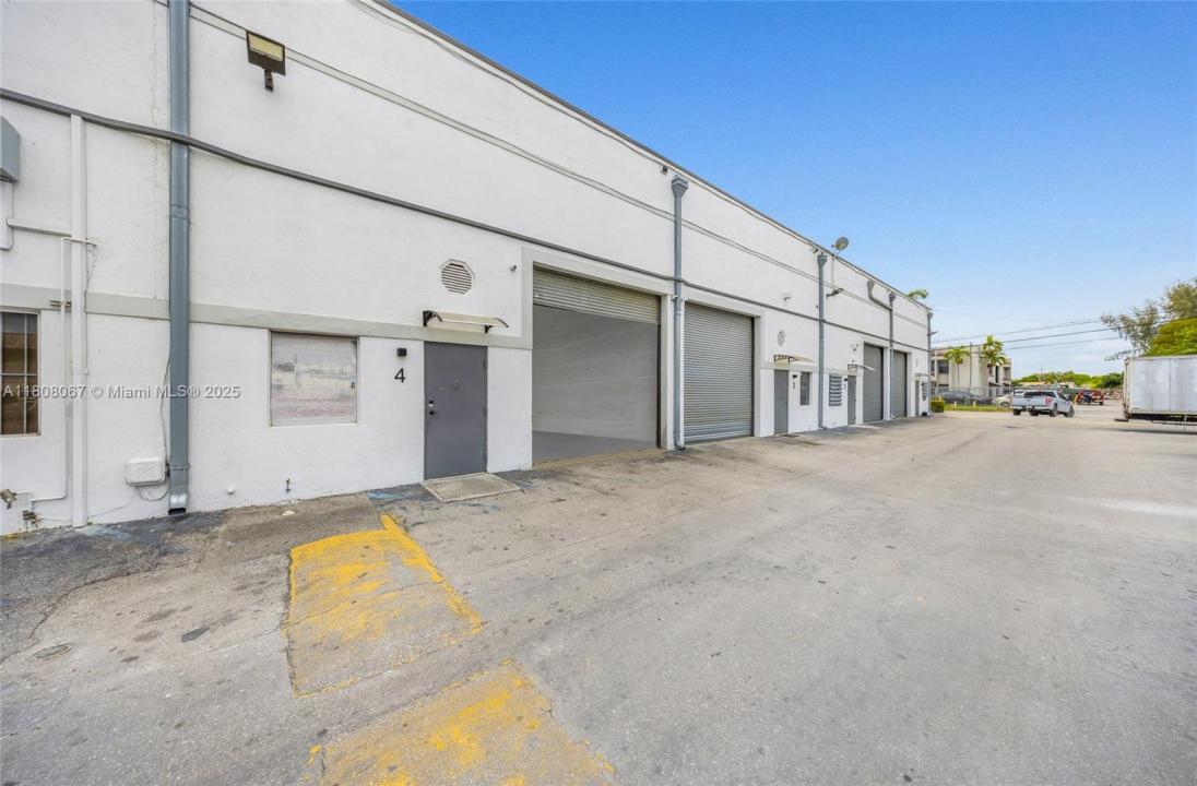 12101 NW 98th Ave, Hialeah Gardens, FL 33018