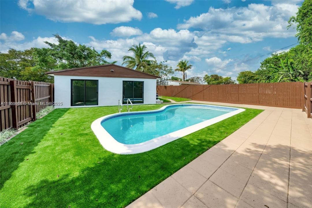 2447 Fletcher St, Hollywood, FL 33020