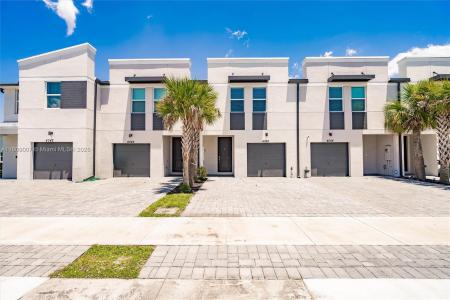 4050 Hot Springs Ave, Palm Springs, FL 33461