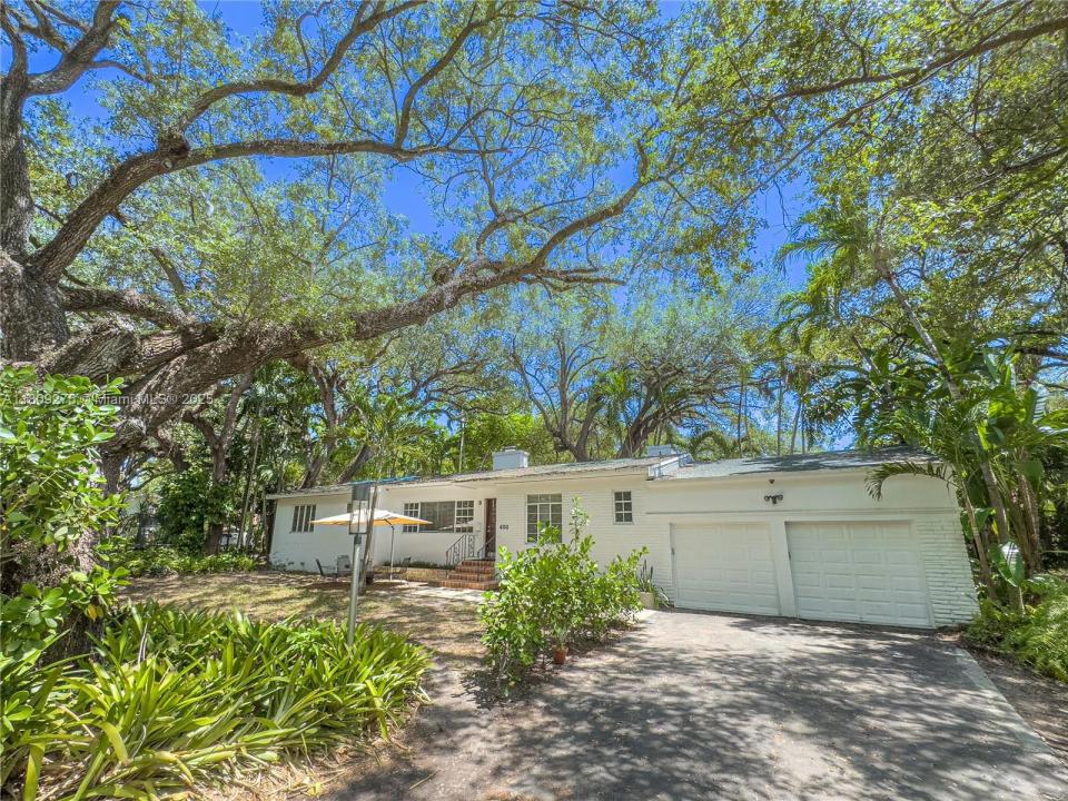 400 NE 86th St, El Portal, FL 33138