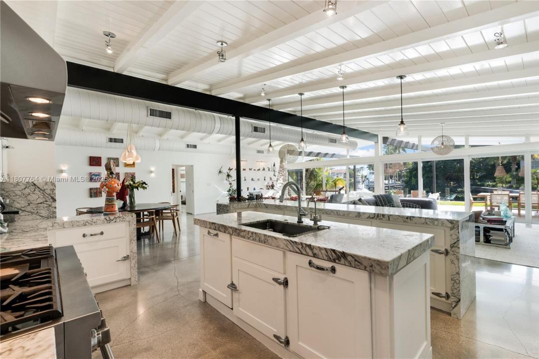 270 Island Dr, Key Biscayne, FL 33149