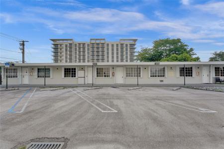 1085 NE 126th St, North Miami Beach, FL 33161