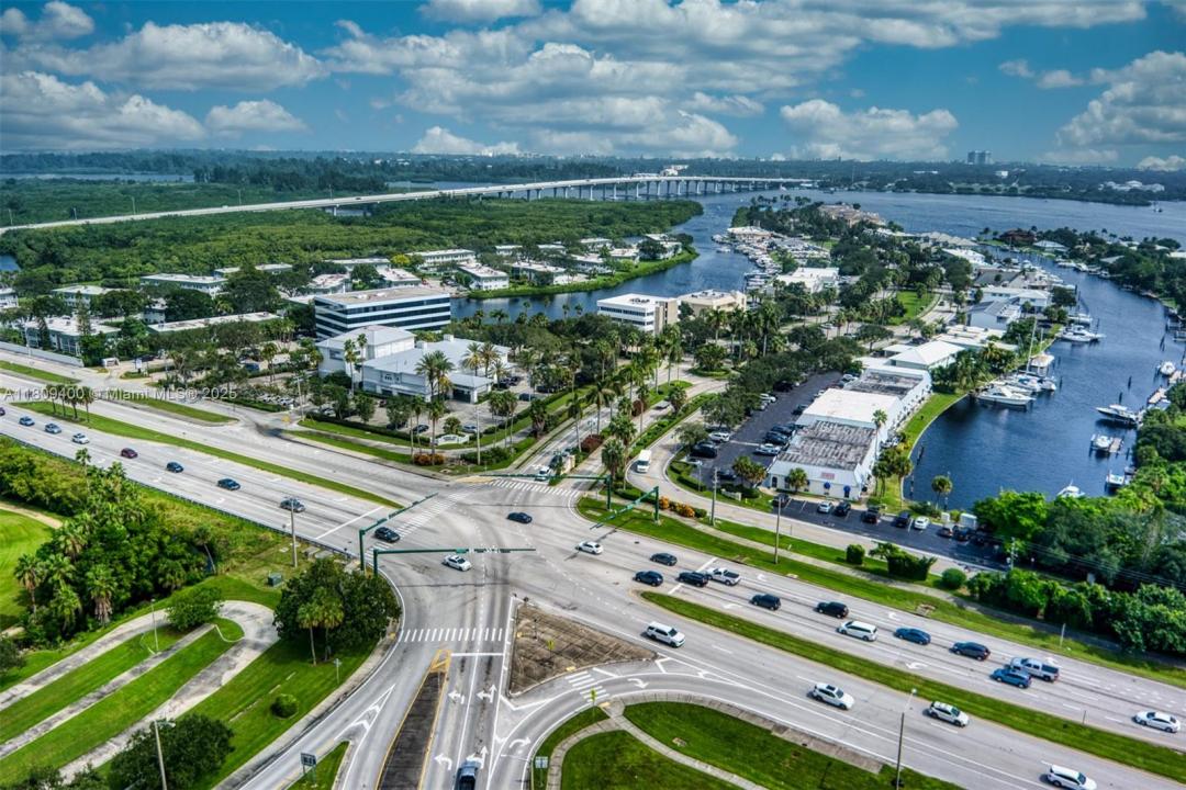 77 Royal Palm Pt, Vero Beach, FL 32960