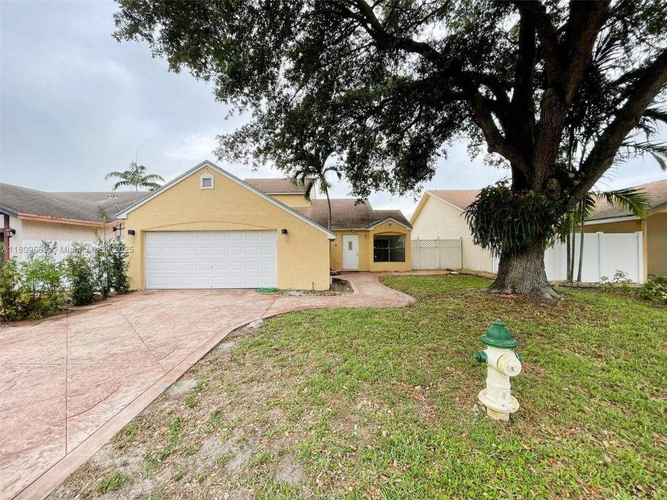 7941 NW 50th St, Lauderhill, FL 33351