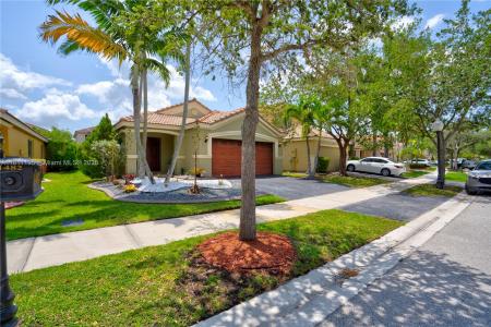 1482 Canary Island Dr, Weston, FL 33327