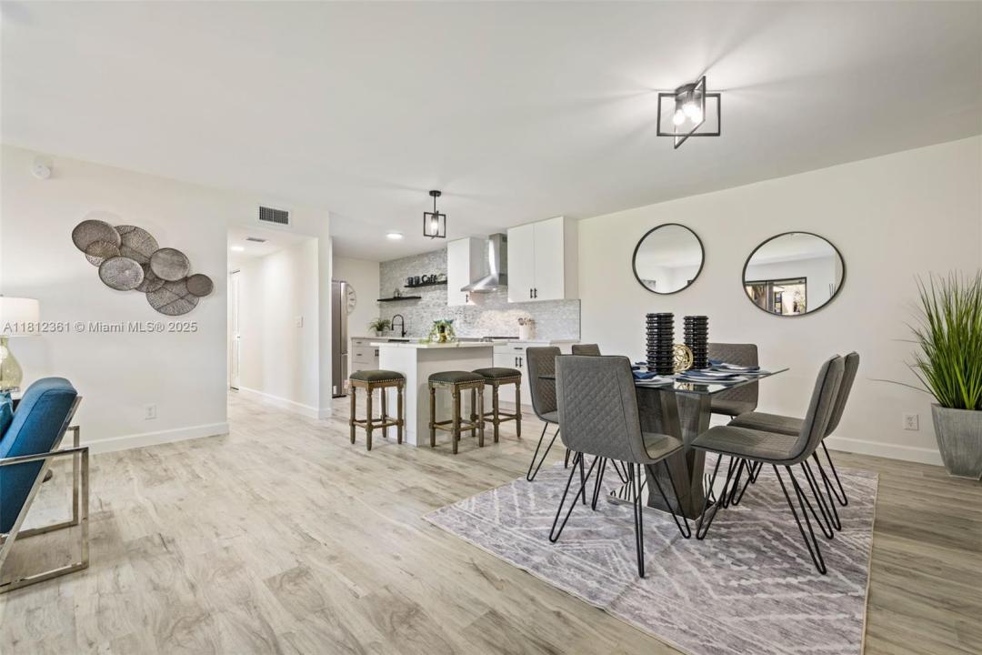 825 Sky Pine Way H1, Green Acres, FL 33415