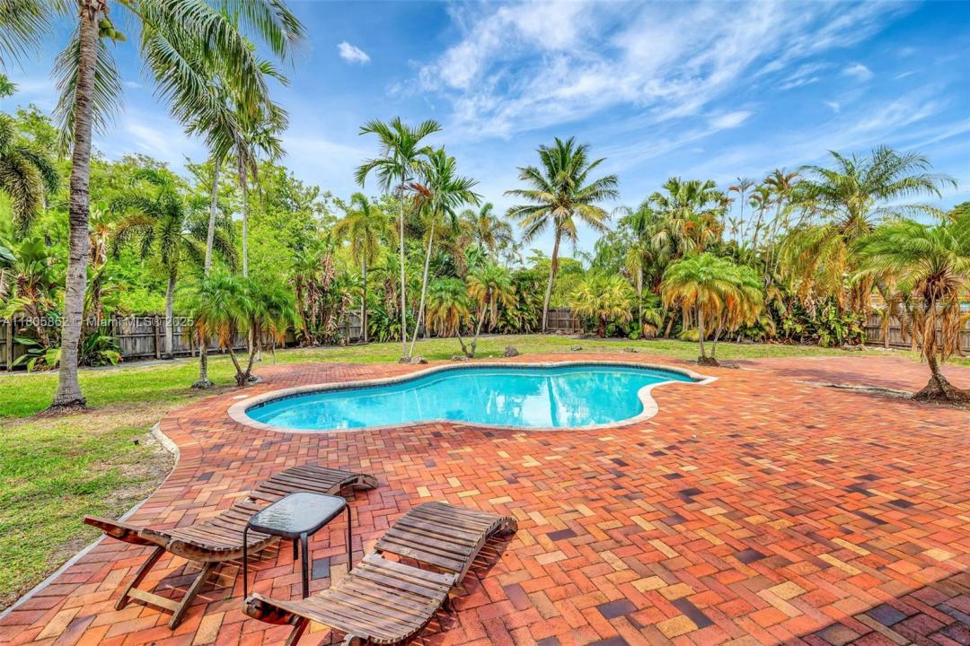 8221 NW 54th Ct, Lauderhill, FL 33351