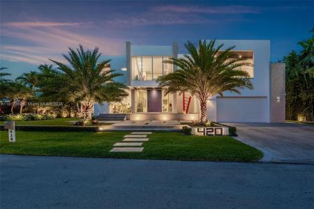 420 Island Dr, Key Biscayne, FL 33149