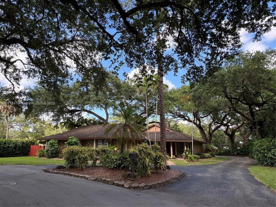 5790 SW 37th Ter, Dania Beach, FL 33312