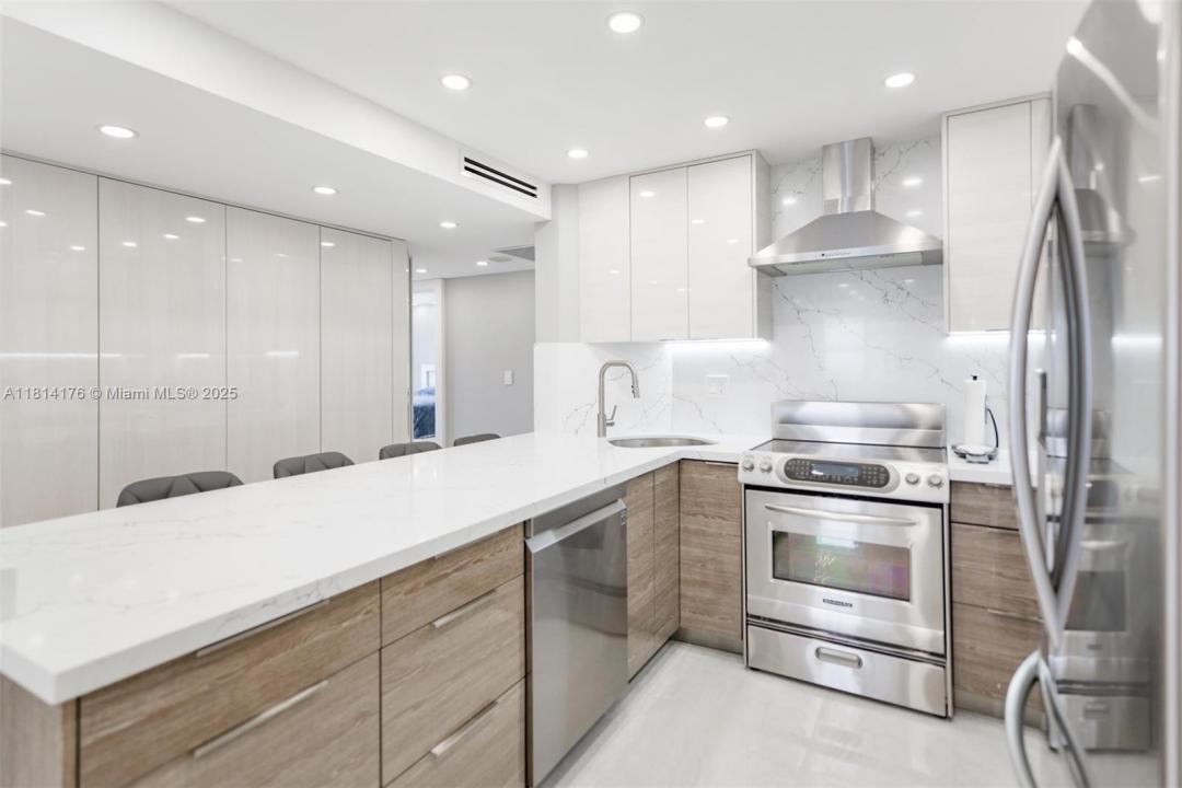 1985 S Ocean Dr 16Q, Hallandale Beach, FL 33009