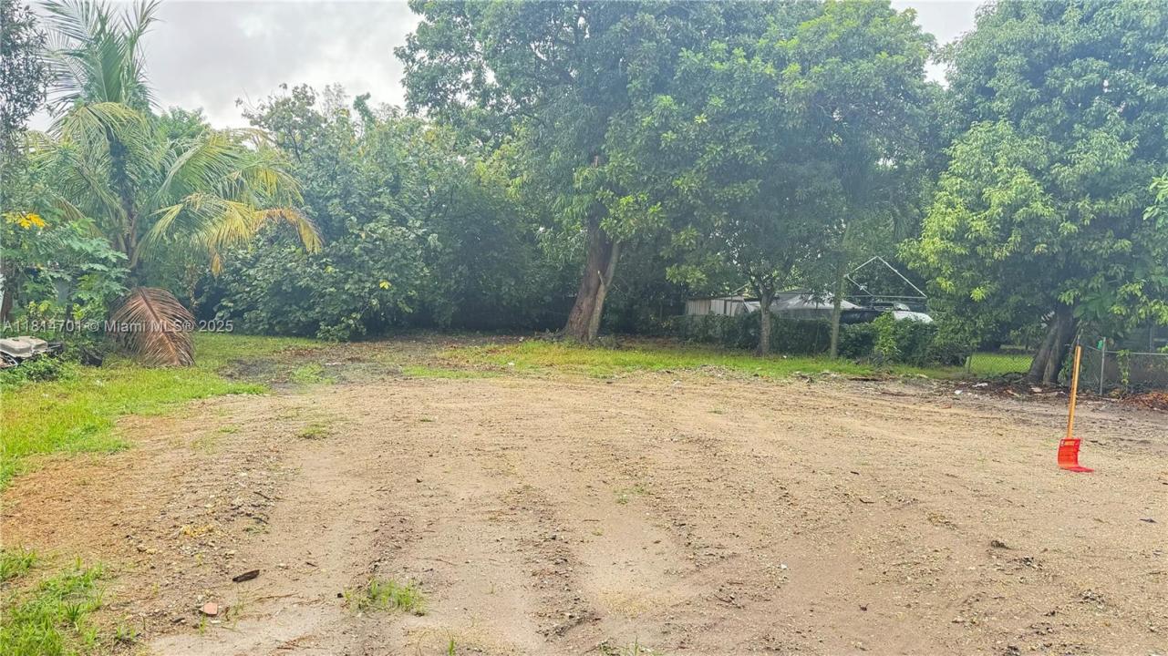 1468 NW 100th St, Miami, FL 33147