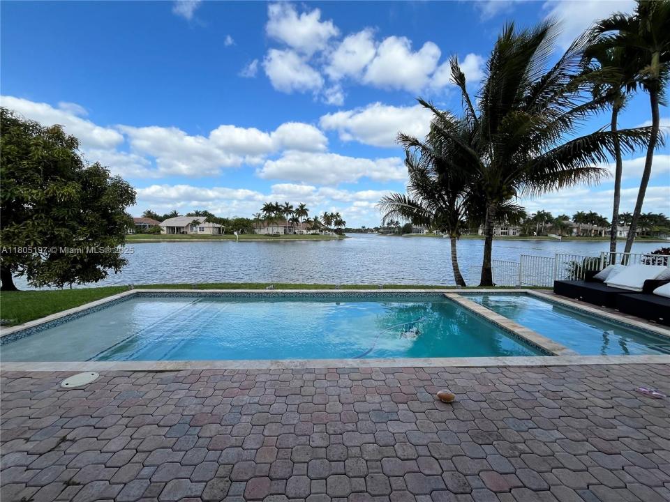 2011 NW 139th Ter 2011, Pembroke Pines, FL 33028