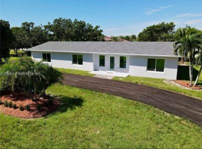 27501 SW 162nd Ct, Homestead, FL 33031