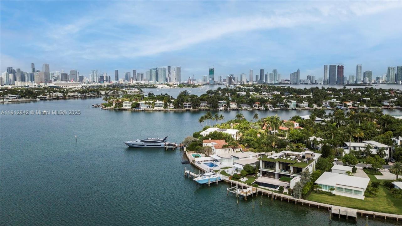 25 E Rivo Alto Dr, Miami Beach, FL 33139