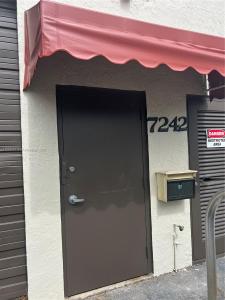 7242 NW 70th St, Miami, Florida 33166