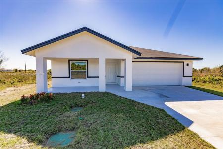 215 Nautilus Ave, La Belle, FL 33935