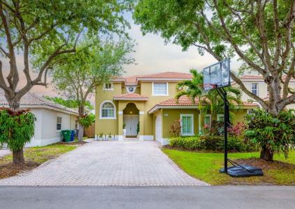 9111 SW 162nd Ln, Palmetto Bay, FL 33157