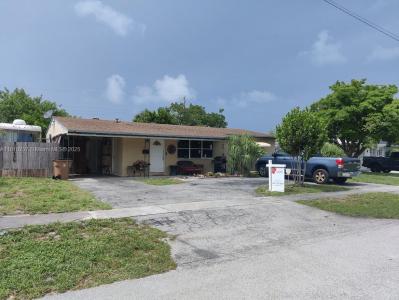 401 SE 4th St, Deerfield Beach, FL 33441