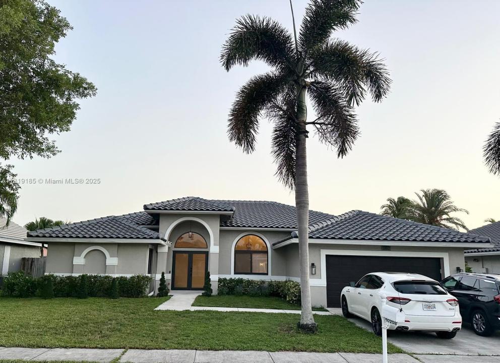 10208 SW 12th St, Pembroke Pines, FL 33025