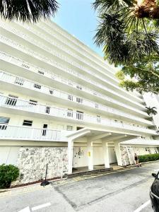 2555 NE 11th St 405, Fort Lauderdale, FL 33304