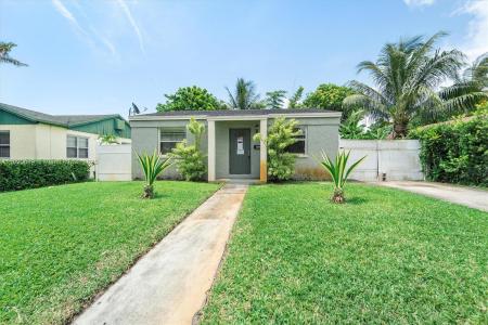 602 El Prado, West Palm Beach, FL 33405