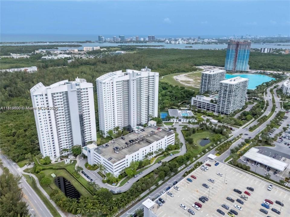 15051 Royal Oaks 801, North Miami, FL 33181