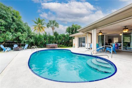 1122 S N St, Lake Worth, FL 33460