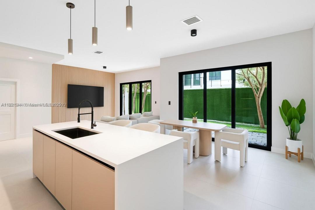 3318 Day Ave 6, Miami, FL 33133