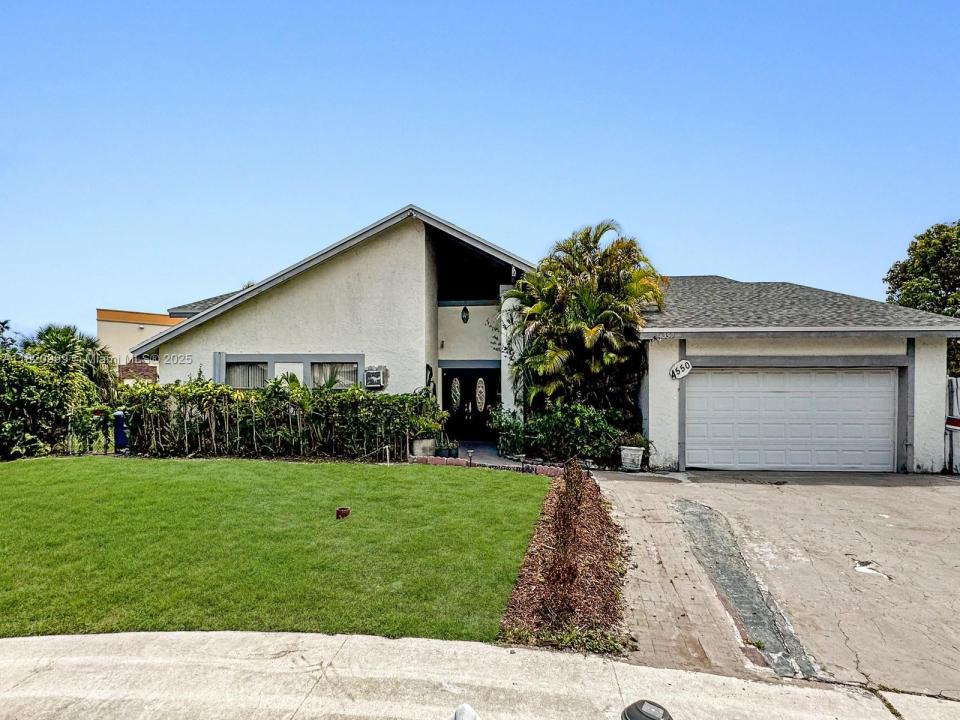 4550 NW 65th Way, Lauderhill, FL 33319