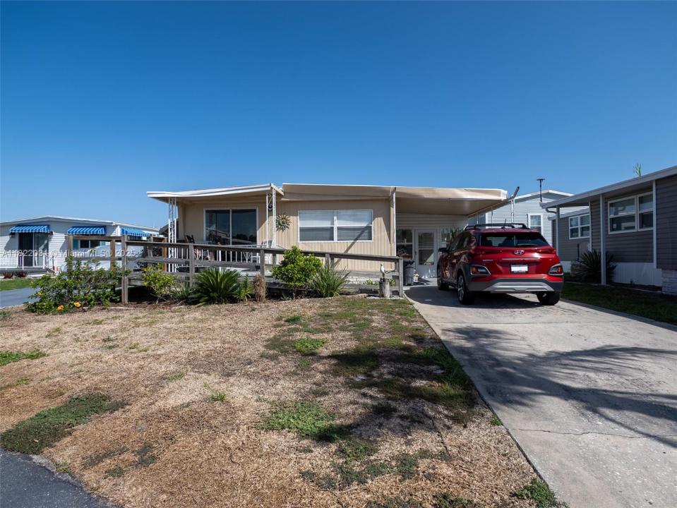 650 MT KEY AVE NE, St Petersburg, FL 33702