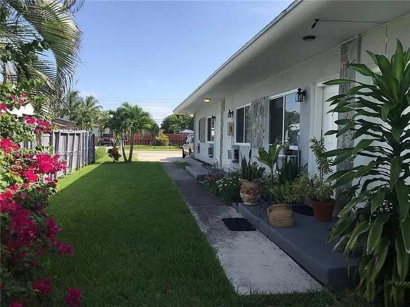 6220 Dawson St 4, Hollywood, FL 33023