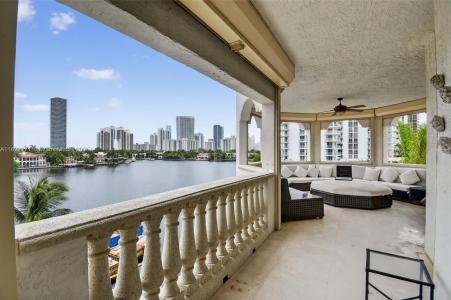 19925 NE 39th Pl 404, Aventura, FL 33180