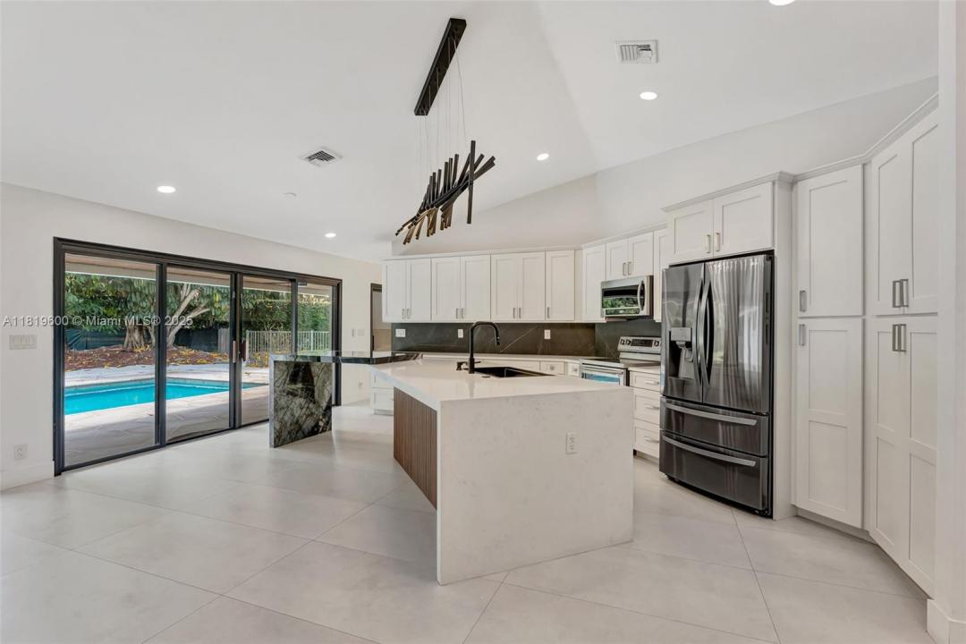 8360 NW 51st Ct, Coral Springs, FL 33067