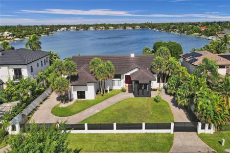 13724 SW 92nd Ct, Miami, FL 33176