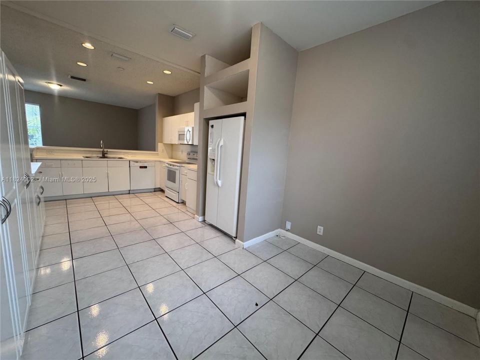 833 Stanton Dr, Weston, FL 33326