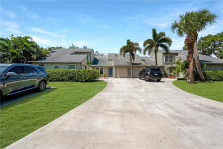 894 NE Sandalwood Pl, Jensen Beach, FL 34957