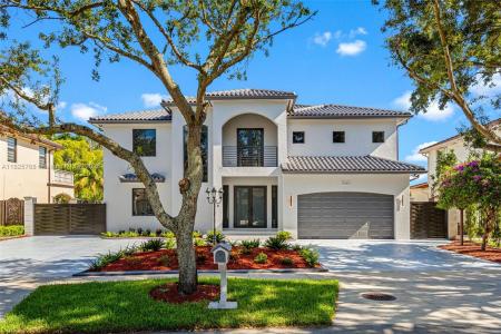 8946 NW 176th Ln, Miami, FL 33018