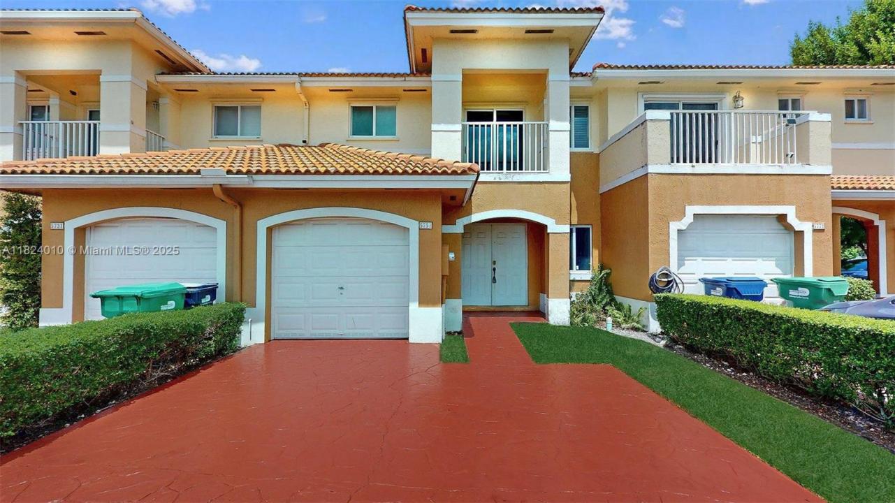 5751 SW 162nd Ct, Miami, FL 33193