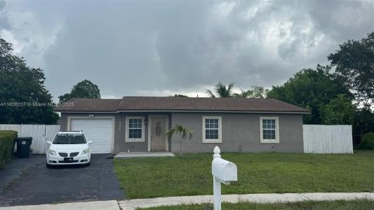 405 SW 79th Ter, North Lauderdale, FL 33068