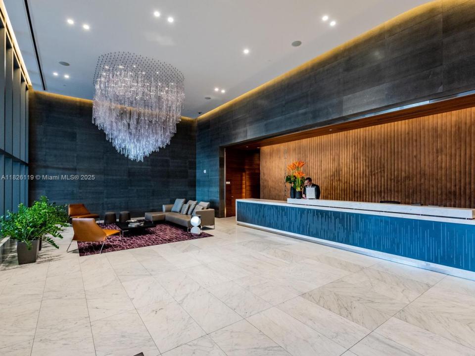 88 SW 7th St 3810, Miami, FL 33130