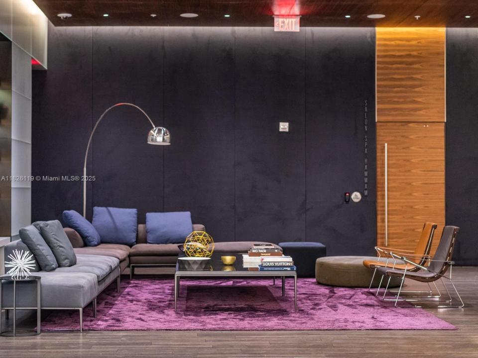 88 SW 7th St 3810, Miami, FL 33130