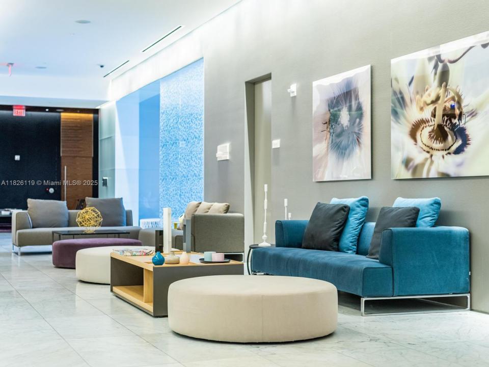 88 SW 7th St 3810, Miami, FL 33130