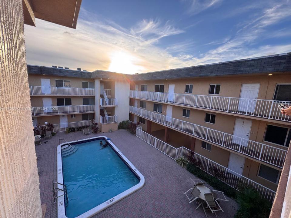 7910 Taft St 304, Pembroke Pines, FL 33024