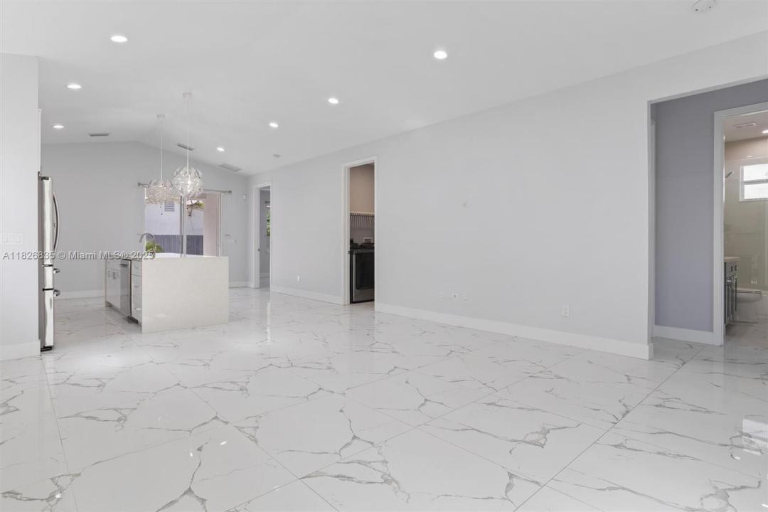 525 El Prado, West Palm Beach, FL 33405