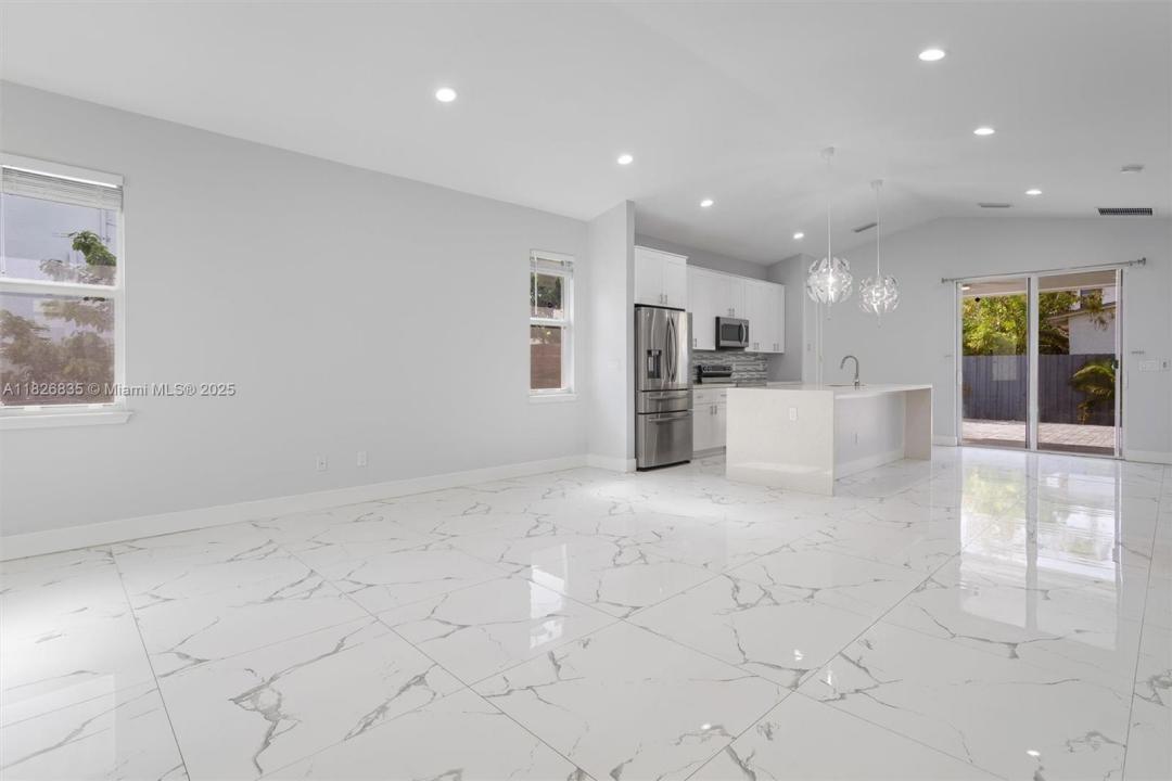 525 El Prado, West Palm Beach, FL 33405