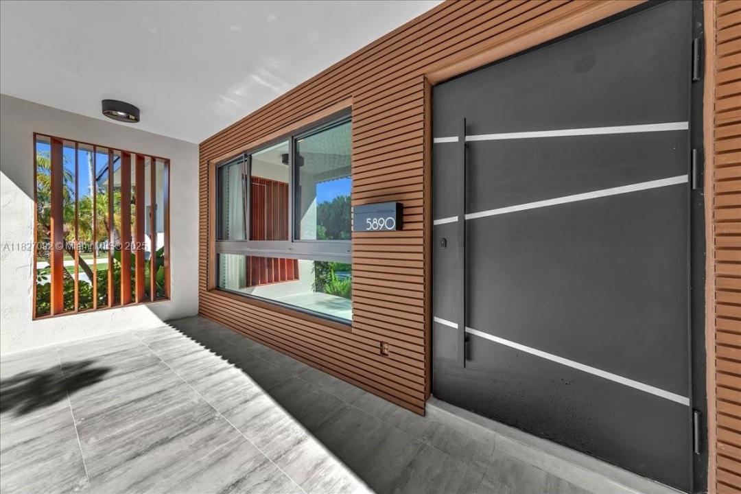 5890 SW 13th St, Plantation, FL 33317