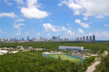 15051 ROYAL OAKS LN 2106, North Miami Beach, Floryda 33181, USA