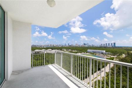 15051 ROYAL OAKS LN 2106, North Miami Beach, Floryda 33181, USA