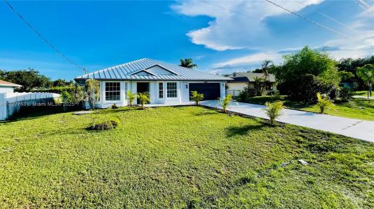 272 SW Oakridge Dr, Port St. Lucie, FL 34984