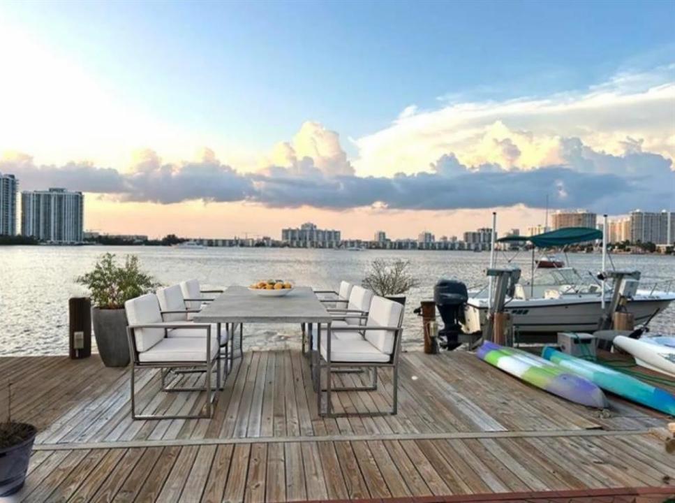 2769 NE 165th Ter 25, Leeward Point Condo, North Miami Beach, Floryda 33160, USA